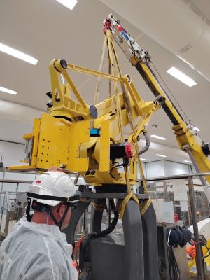 Montage d’un robot de palettisation dans une usine agroalimentaire